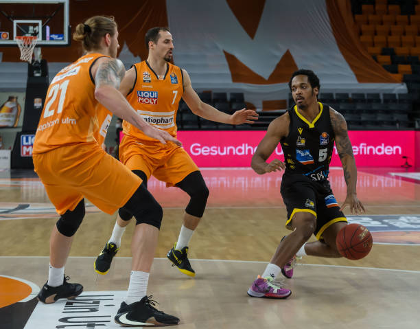 能在世界舞 能在世界舞