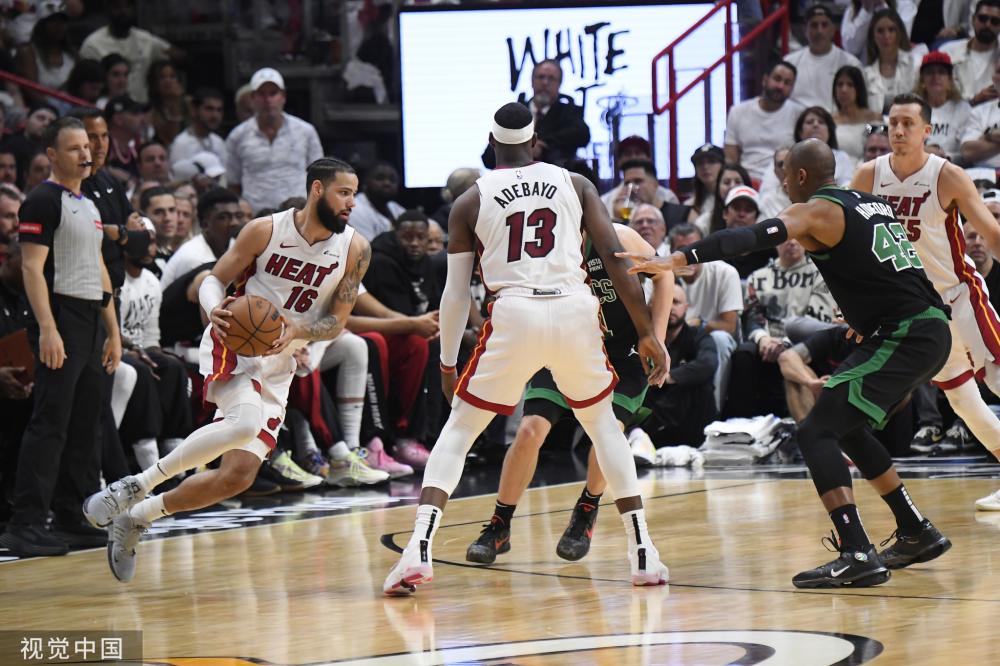 地动作夸张 地动作夸张